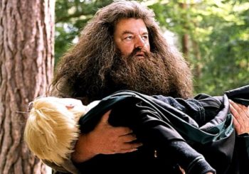 Robbie Coltrane choc! L'Hagrid di Harry Potter costretto sulla sedia a rotelle